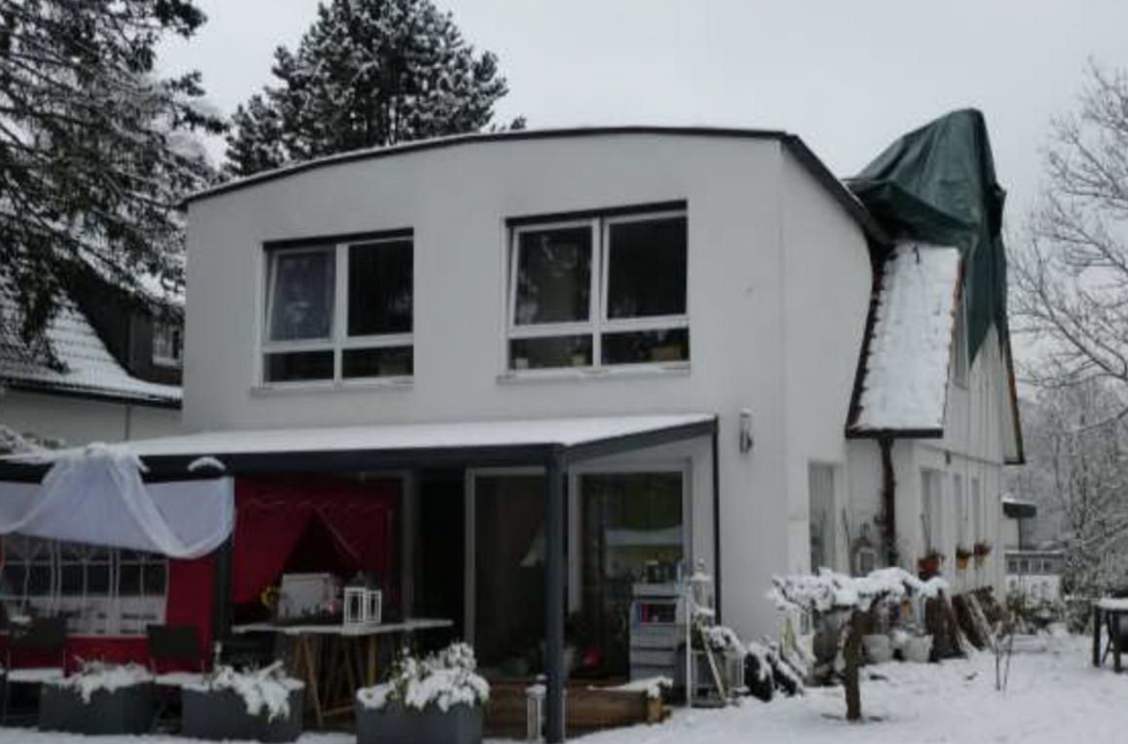Der Dachstuhl steht nach Brand offen